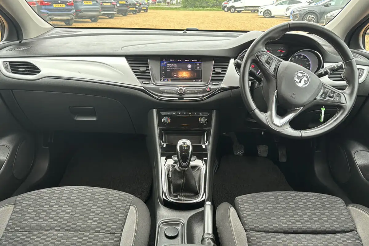 2019-vauxhall-astra-12-turbo-sri-145ps-big-7