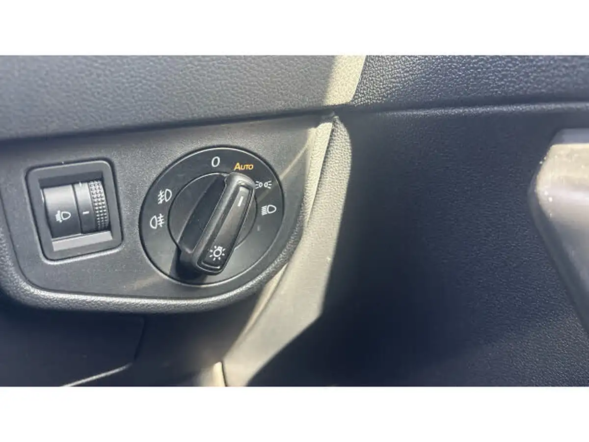2022-volkswagen-taigo-15-tsi-r-line-big-23