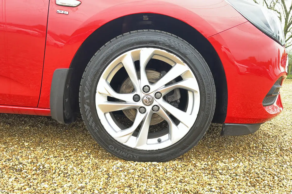 2019-vauxhall-astra-12-turbo-sri-145ps-big-29