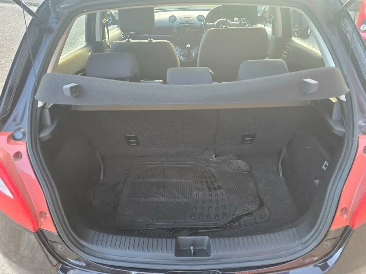 2012-mazda-mazda2-13-tamura-5d-big-11
