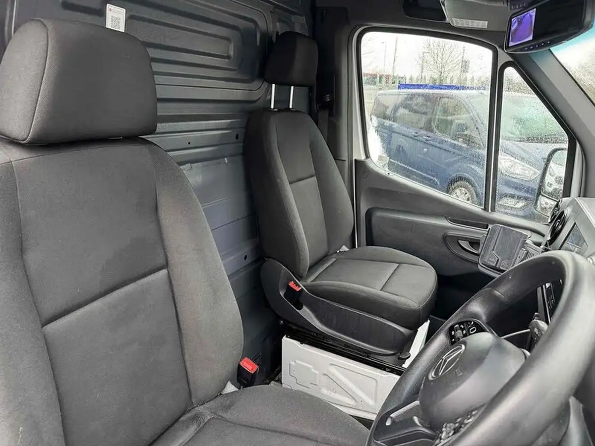 2018-mercedes-benz-sprinter-21cdi-311-l2h1-panel-van-rwd-eco-gear-360-big-8