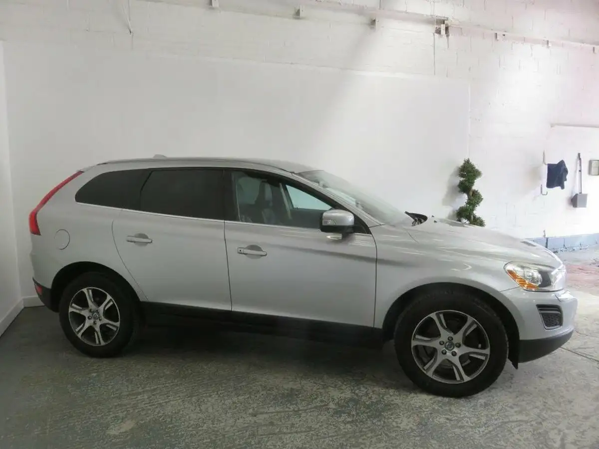2011-volvo-xc60-24td-d5-se-lux-premium-215bhp-geartronic-big-2