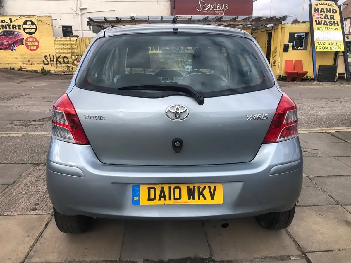 2010-toyota-yaris-133-tr-5d-big-5