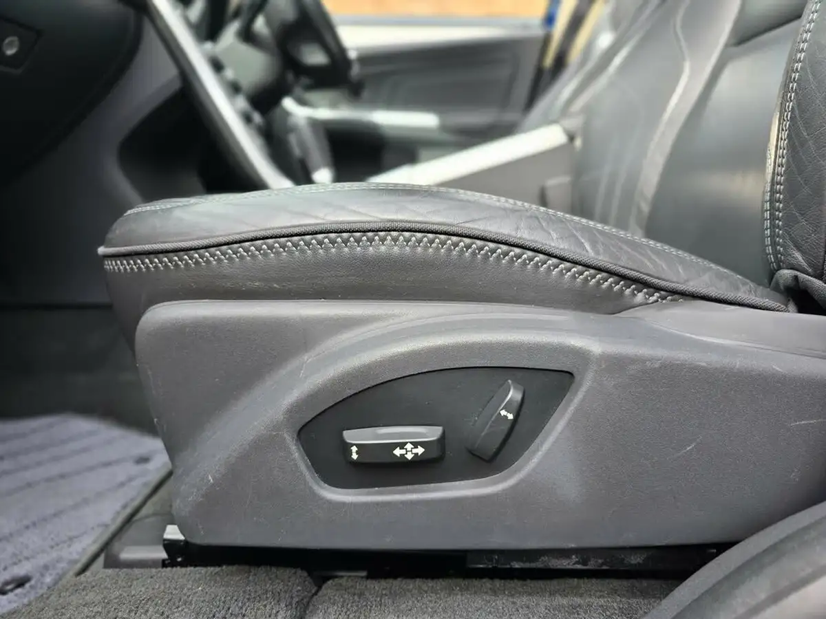 2010-volvo-xc60-20-t5-se-big-34