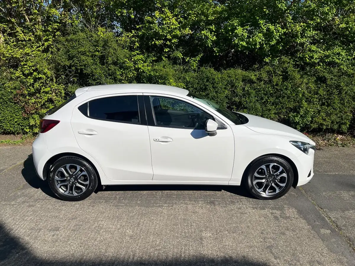 2015-mazda-mazda2-15-sport-nav-90ps-big-2