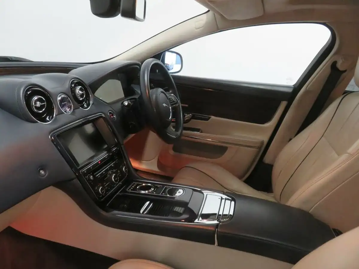 2012-jaguar-xj-series-30td-xj-portfolio-lwb-big-57