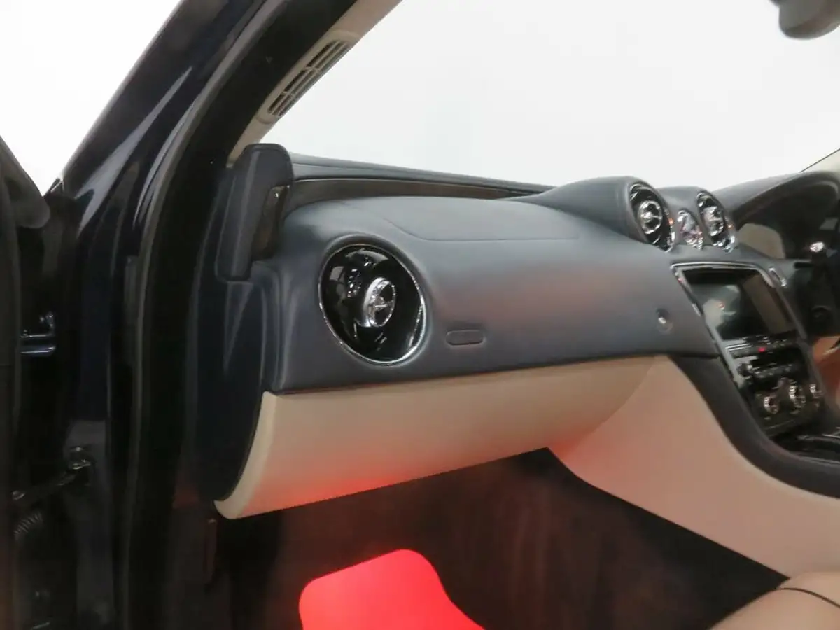 2012-jaguar-xj-series-30td-xj-portfolio-lwb-big-33