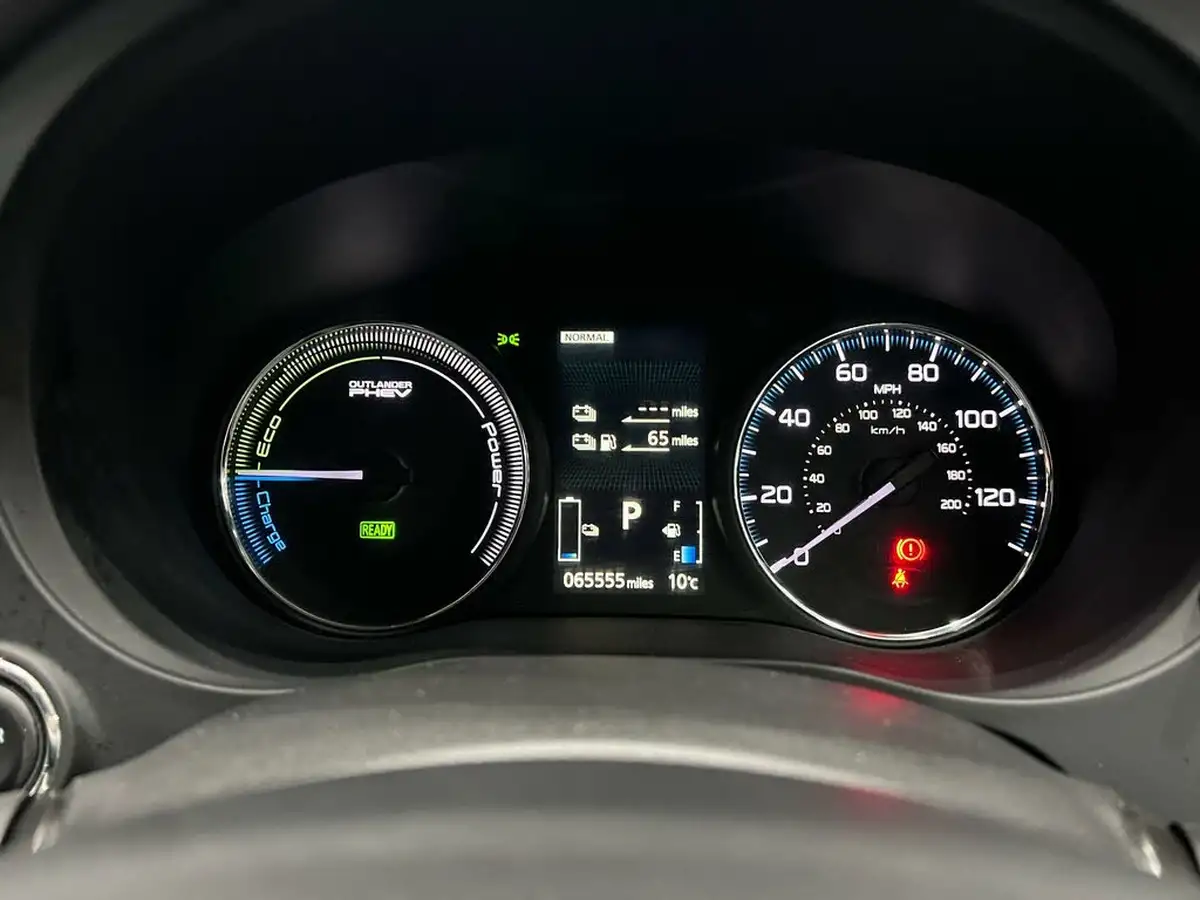 2016-mitsubishi-outlander-20-gx3h-phev-5st-big-38