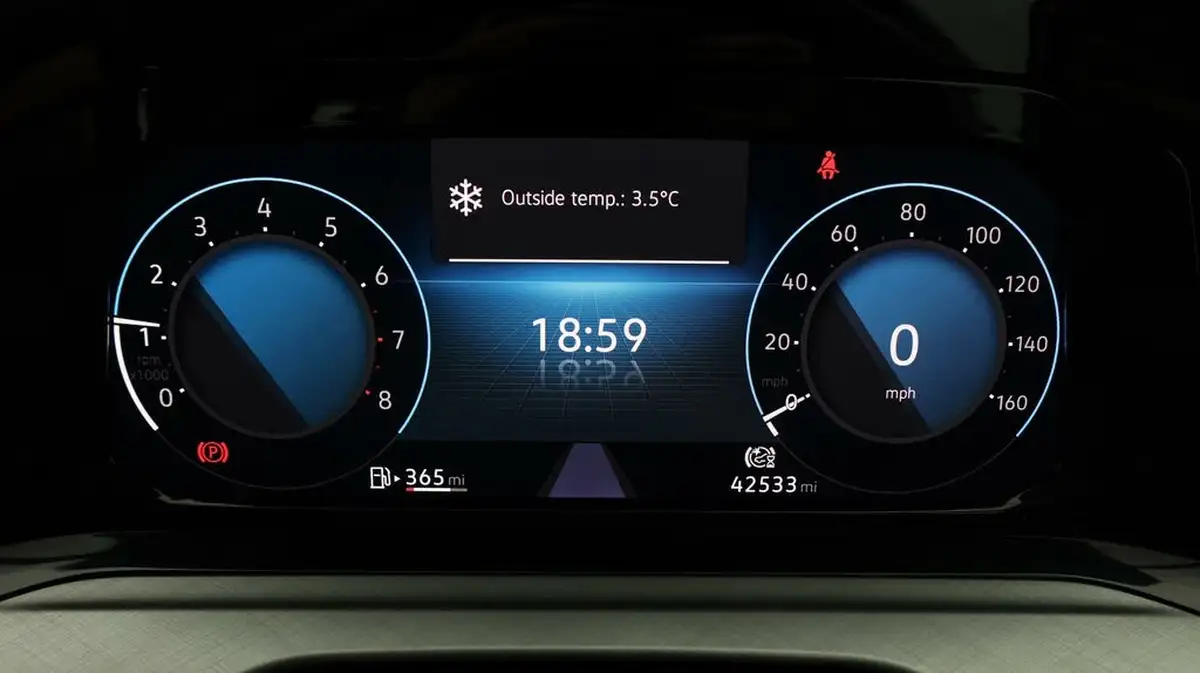 2022-volkswagen-golf-15-tsi-life-130ps-hatchback-big-9