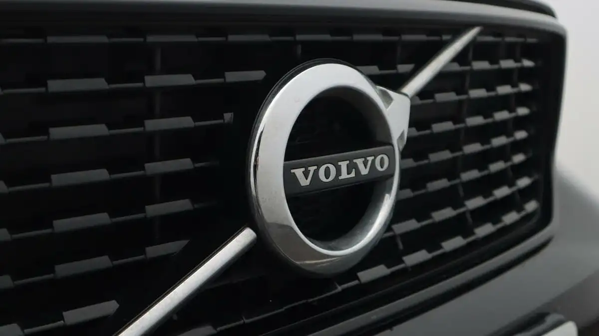 2020-volvo-xc40-15-t3-r-design-big-20
