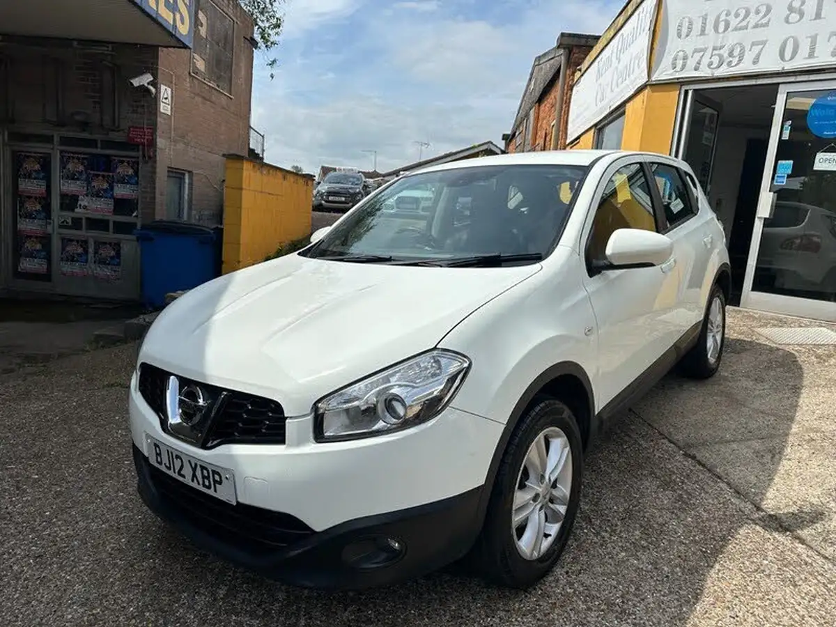 2012-nissan-qashqai-16-acenta-big-2