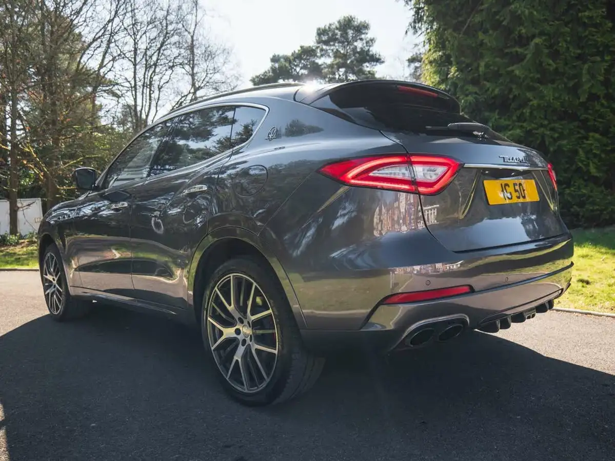 2016-maserati-levante-30td-big-28