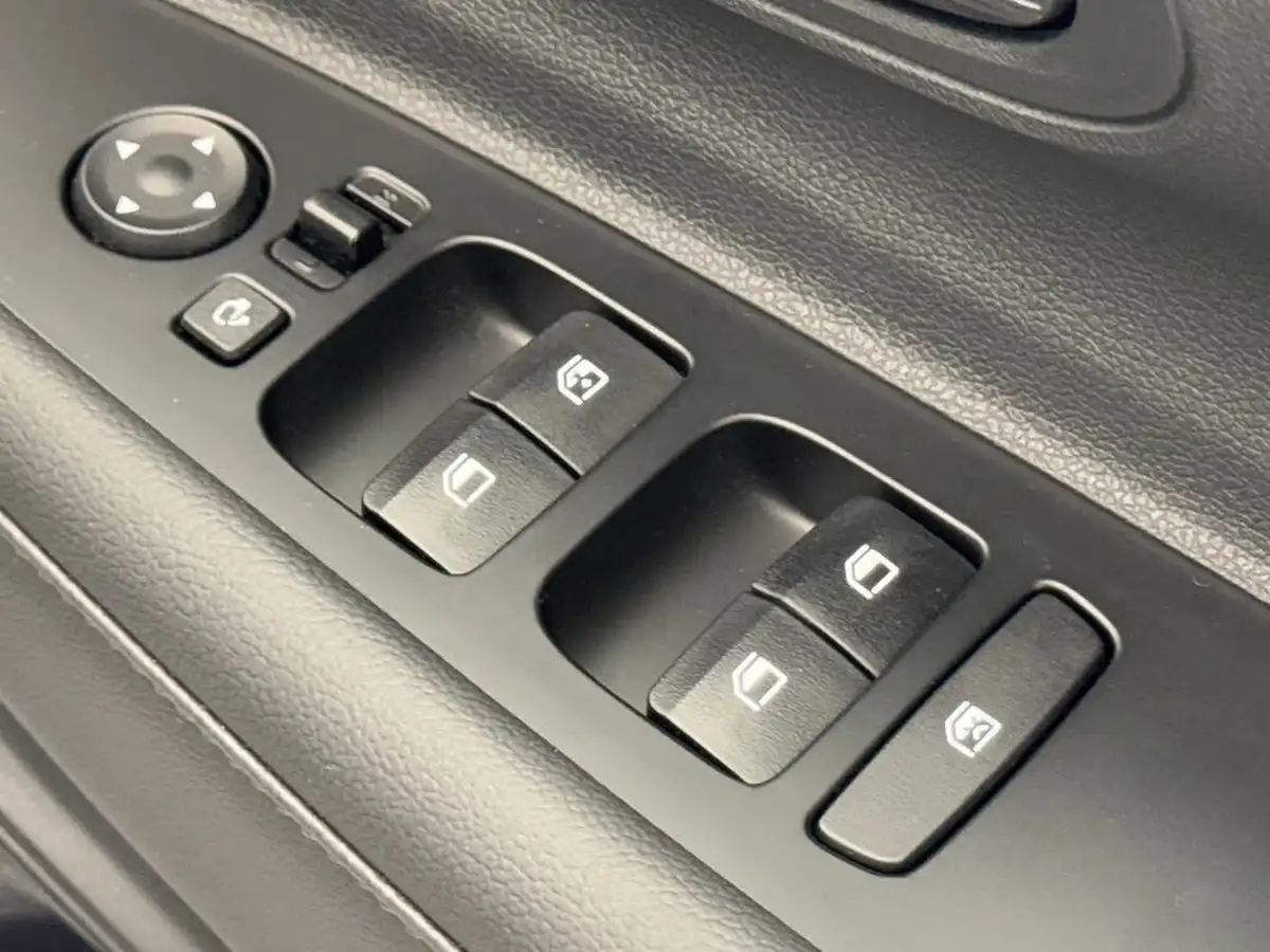 2024-hyundai-bayon-10-t-gdi-premium-100ps-two-tone-roof-big-21