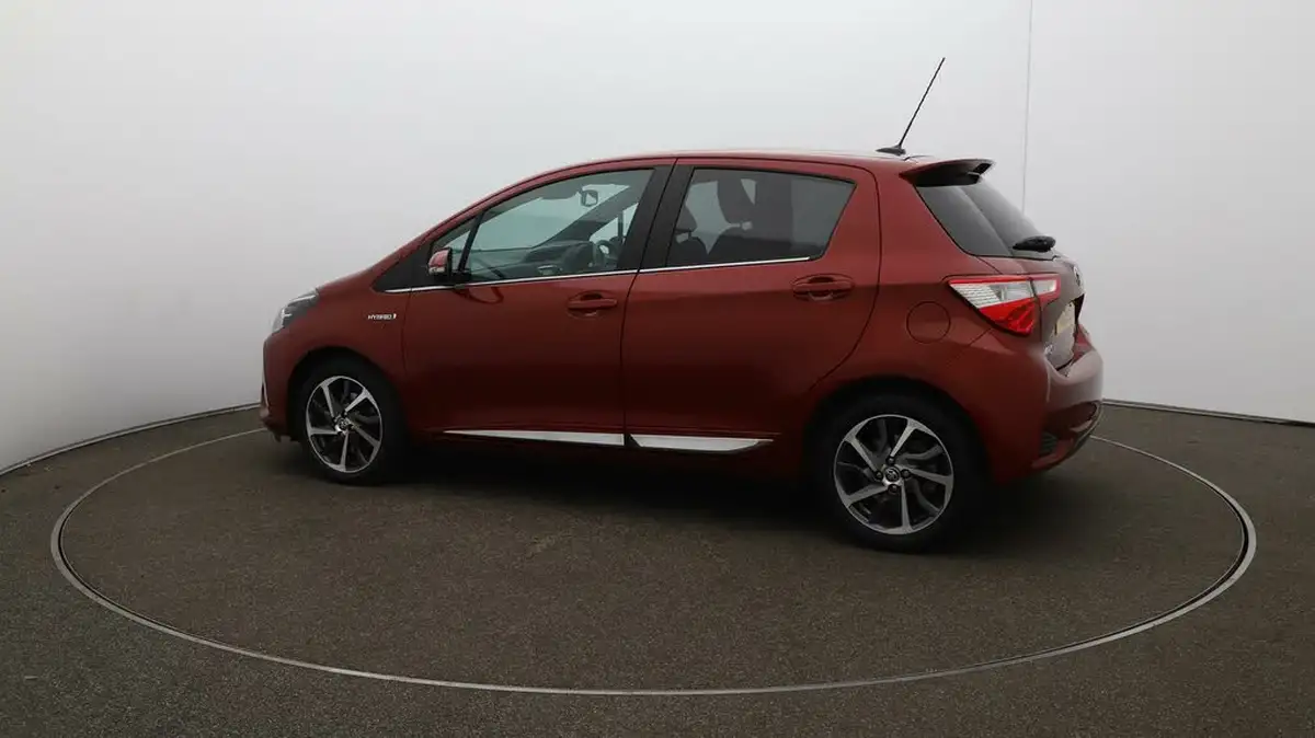 2018-toyota-yaris-15-vvt-i-excel-hybrid-big-47