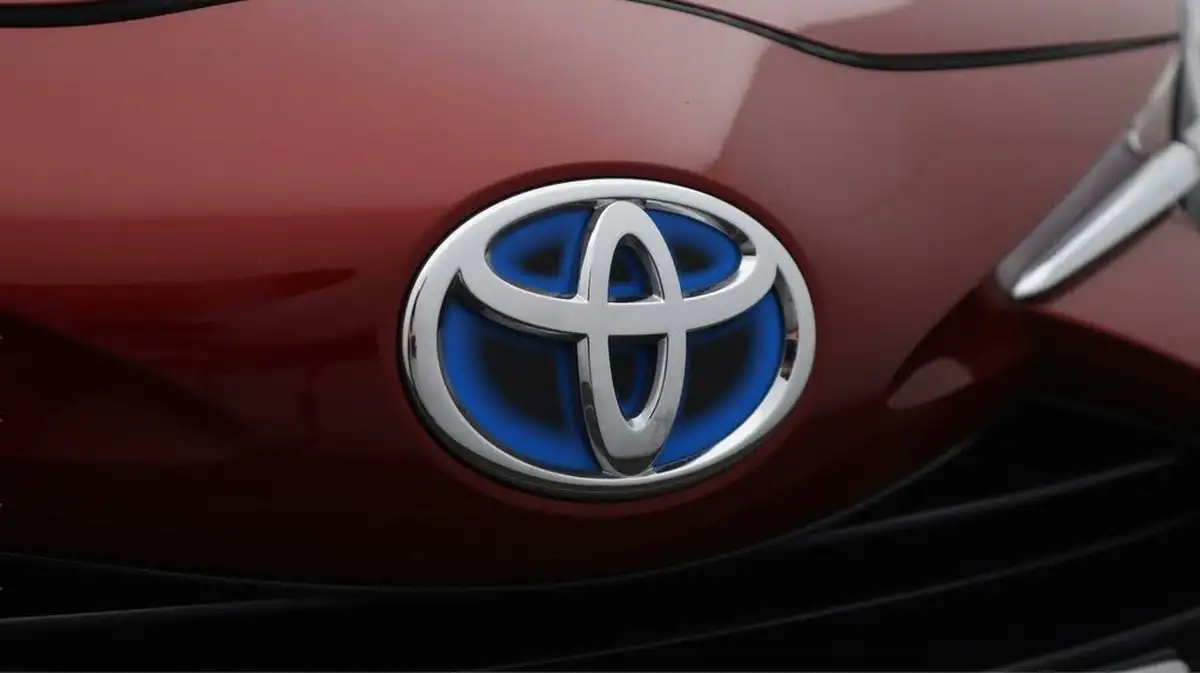 2018-toyota-yaris-15-vvt-i-excel-hybrid-big-23