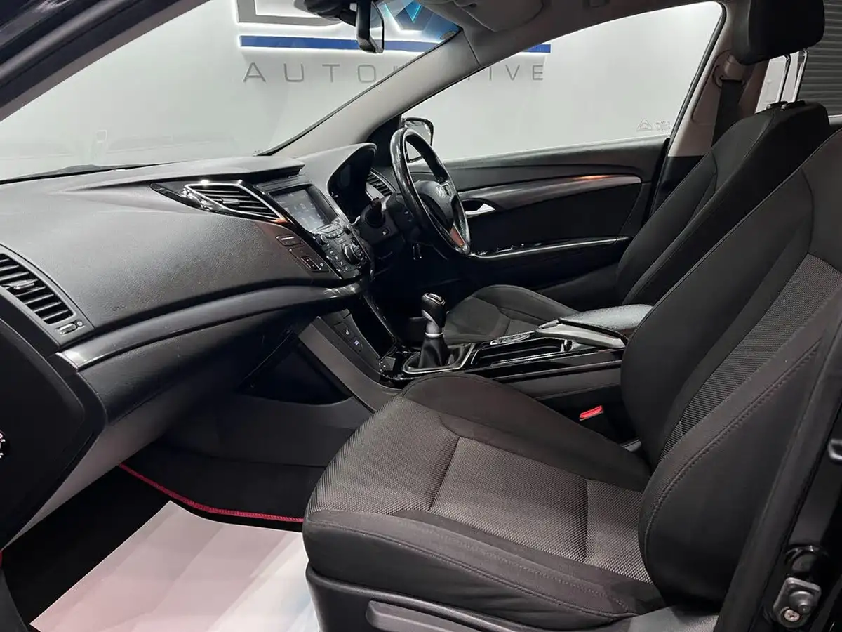 2017-hyundai-i40-17crdi-se-nav-141ps-tourer-5d-big-52
