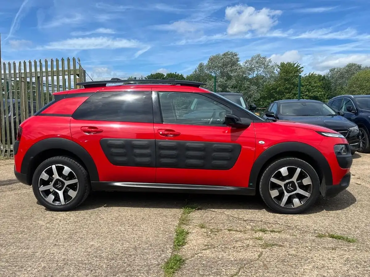 2015-citroen-c4-cactus-16bluehdi-flair-big-6
