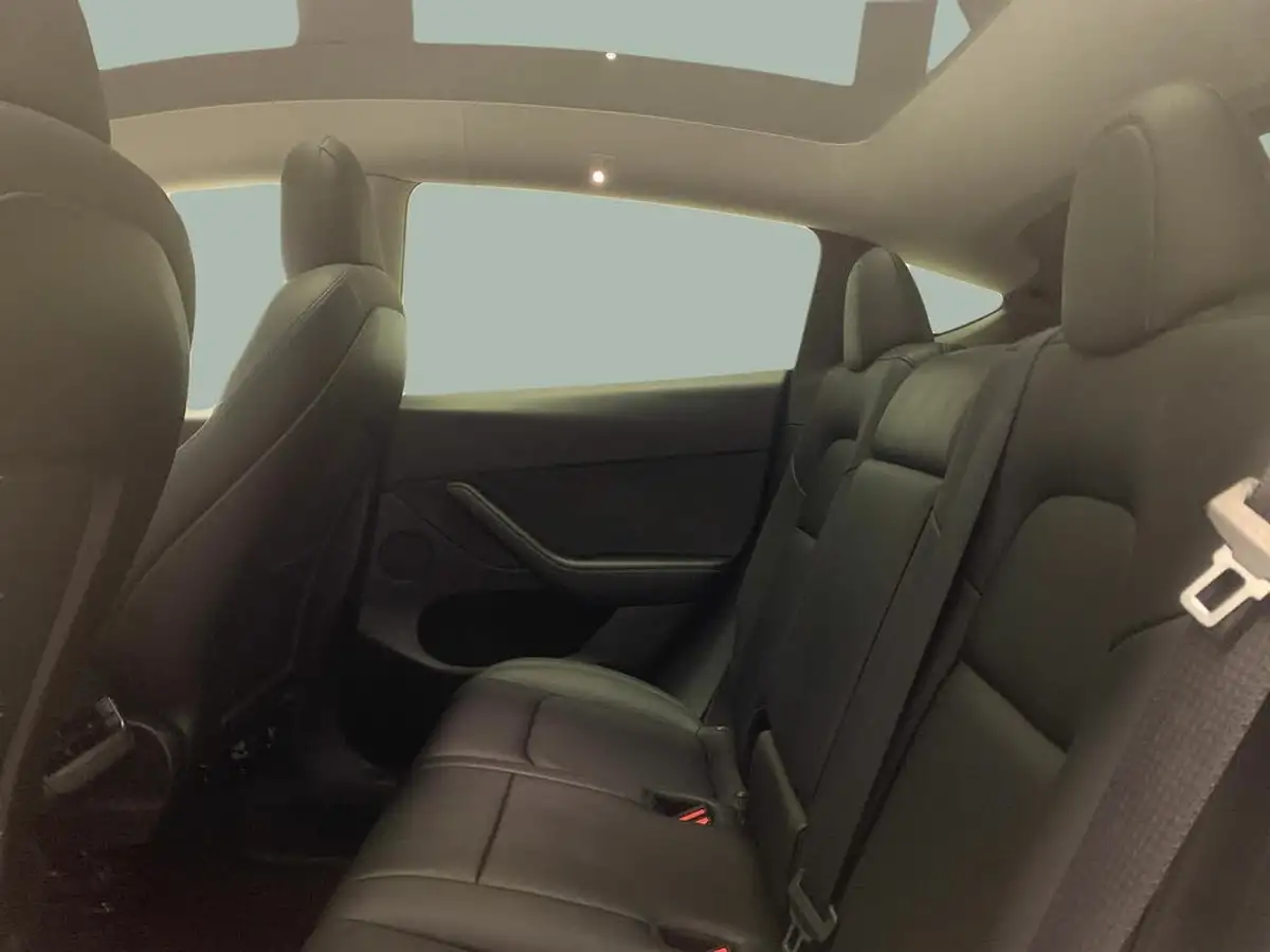 2022-tesla-model-y-e-long-range-big-35
