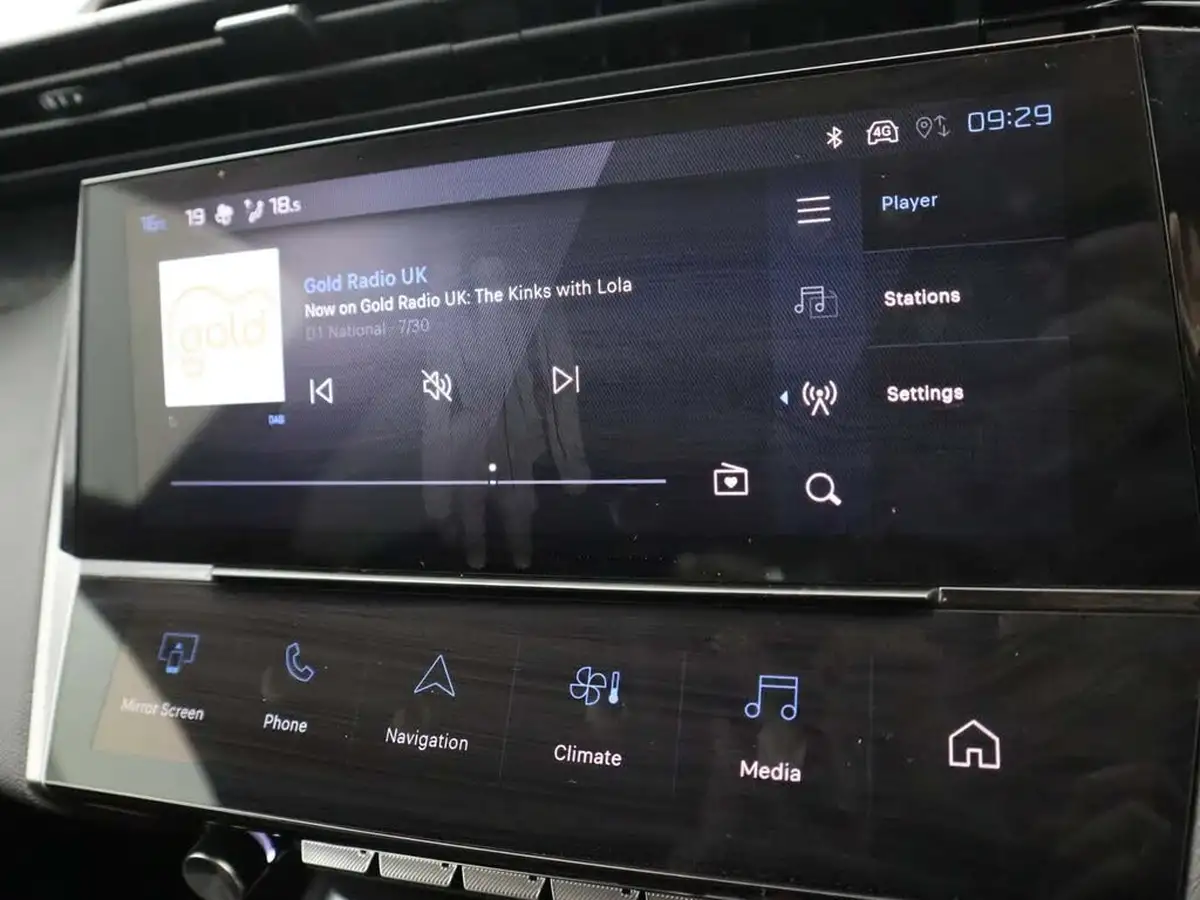 2024-peugeot-408-12-puretech-allure-130ps-ss-eat8-big-24