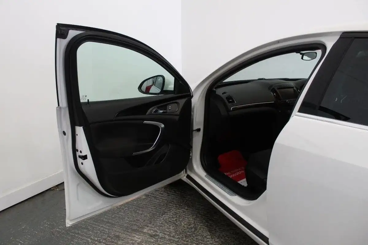 2015-vauxhall-insignia-20cdti-sri-140ps-navss-ecoflex-hatchback-5d-big-26