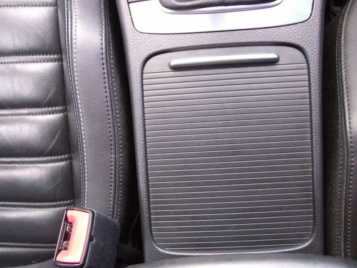 2012-volkswagen-cc-20td-gt-140ps-big-54