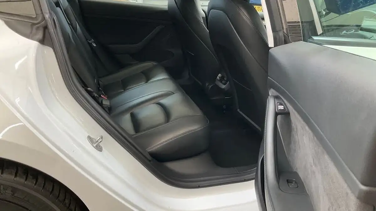 2021-tesla-model-3-e-long-range-awd-big-14