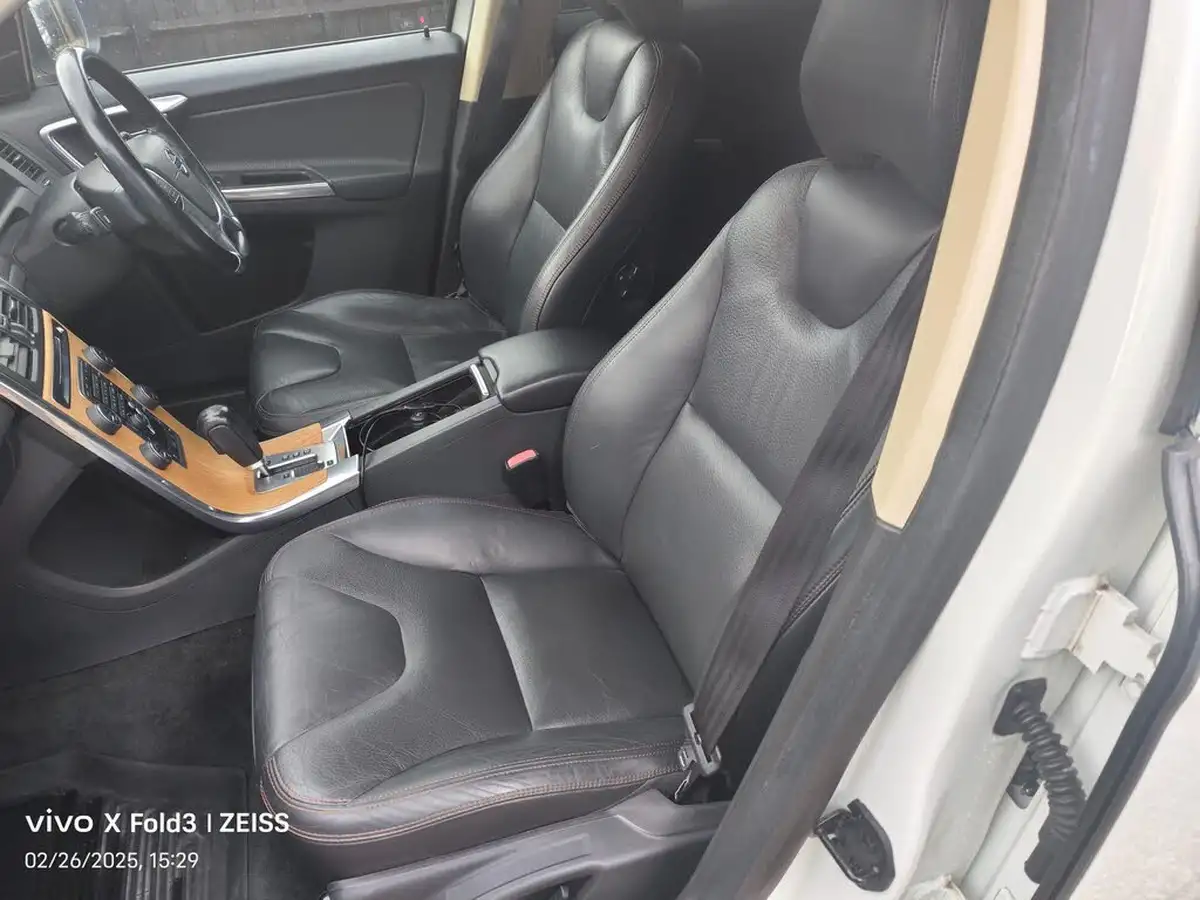 2012-volvo-xc60-big-16