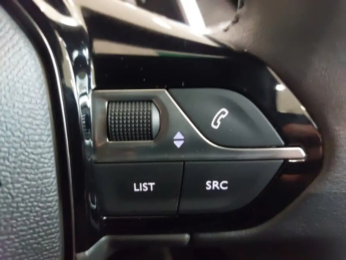 2024-peugeot-2008-suv-12-puretech-allure-130ps-eat8-big-13