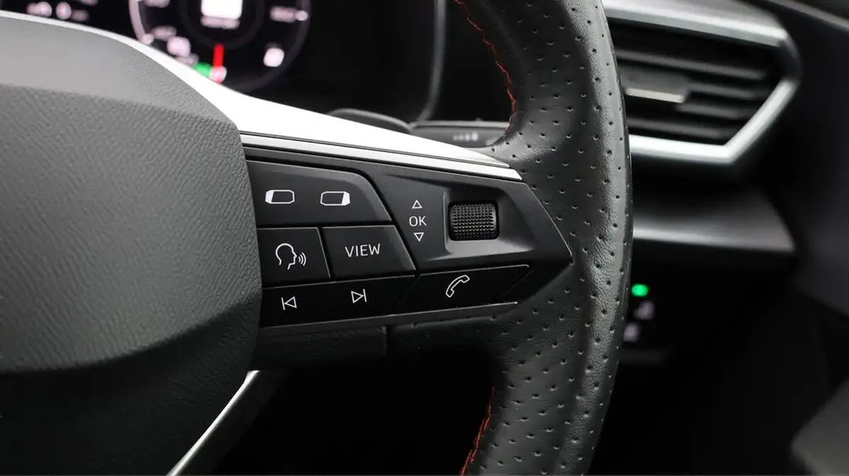 2021-seat-leon-14-e-hybrid-fr-hatchback-big-24