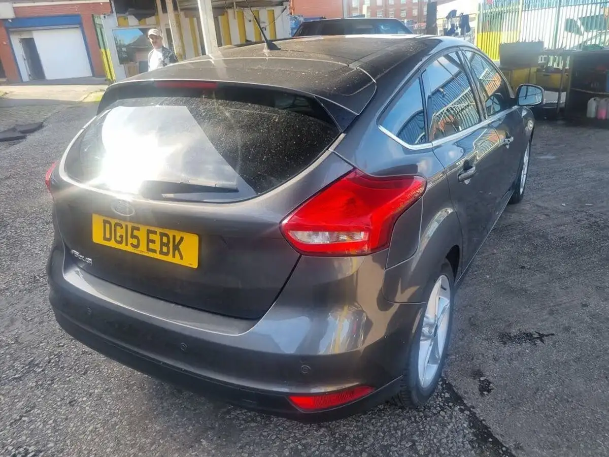 2015-ford-focus-15tdci-titanium-hatchback-big-1