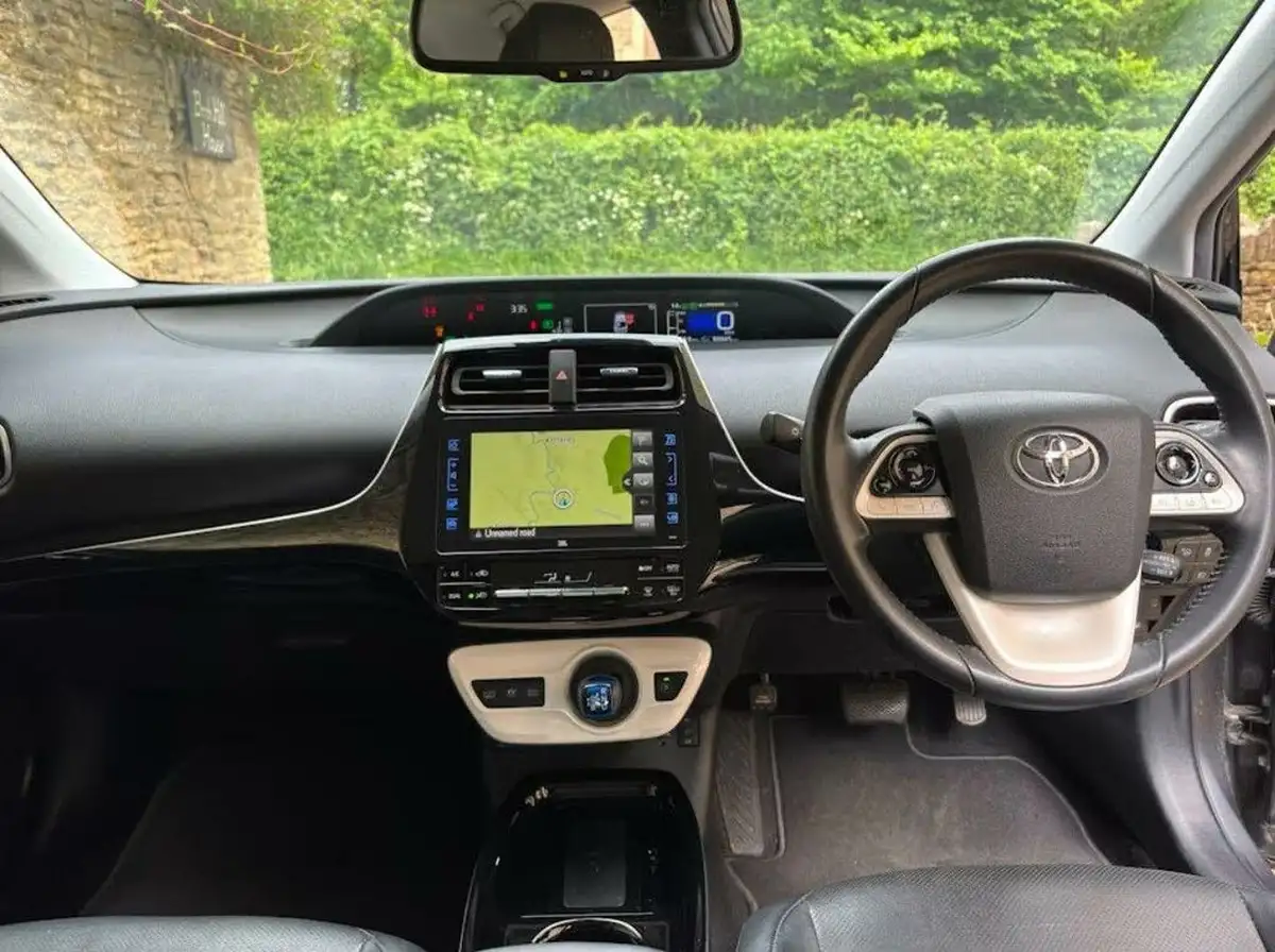 2017-toyota-prius-18-vvt-i-excel-plug-in-big-4