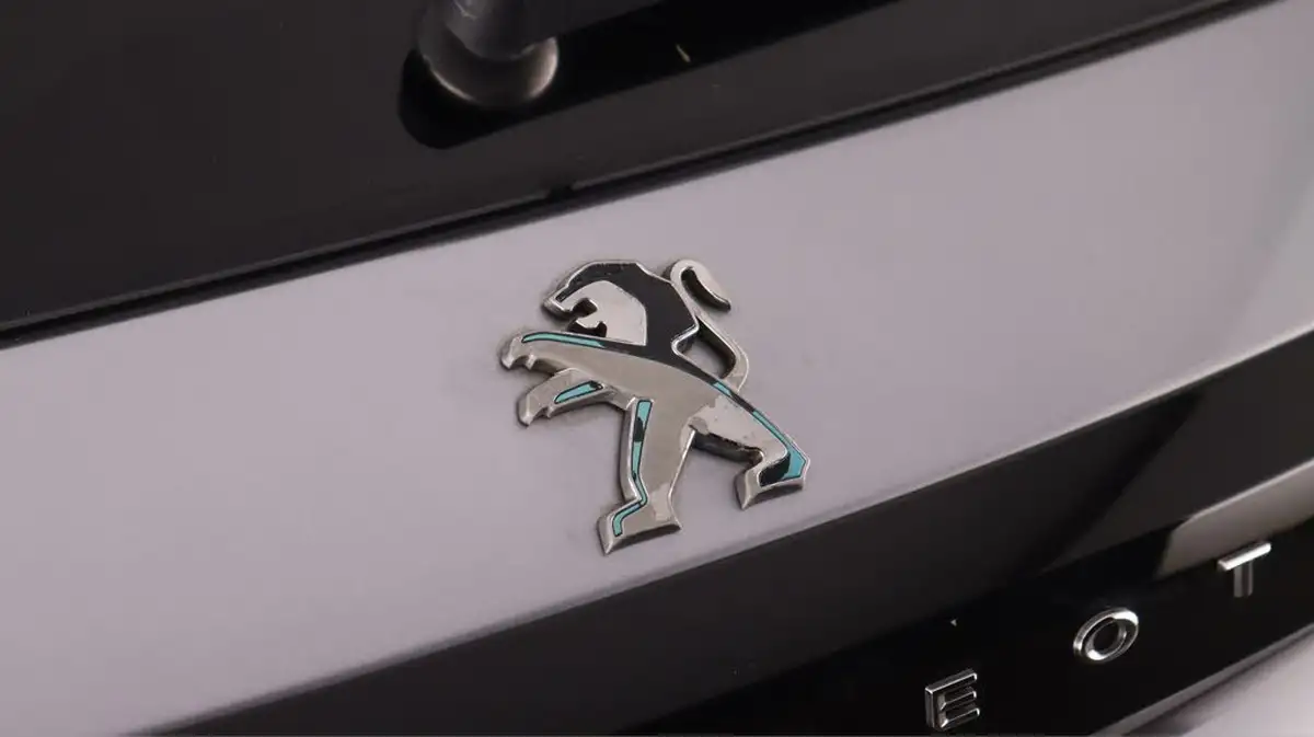 2021-peugeot-208-e-gt-50kwh-big-19