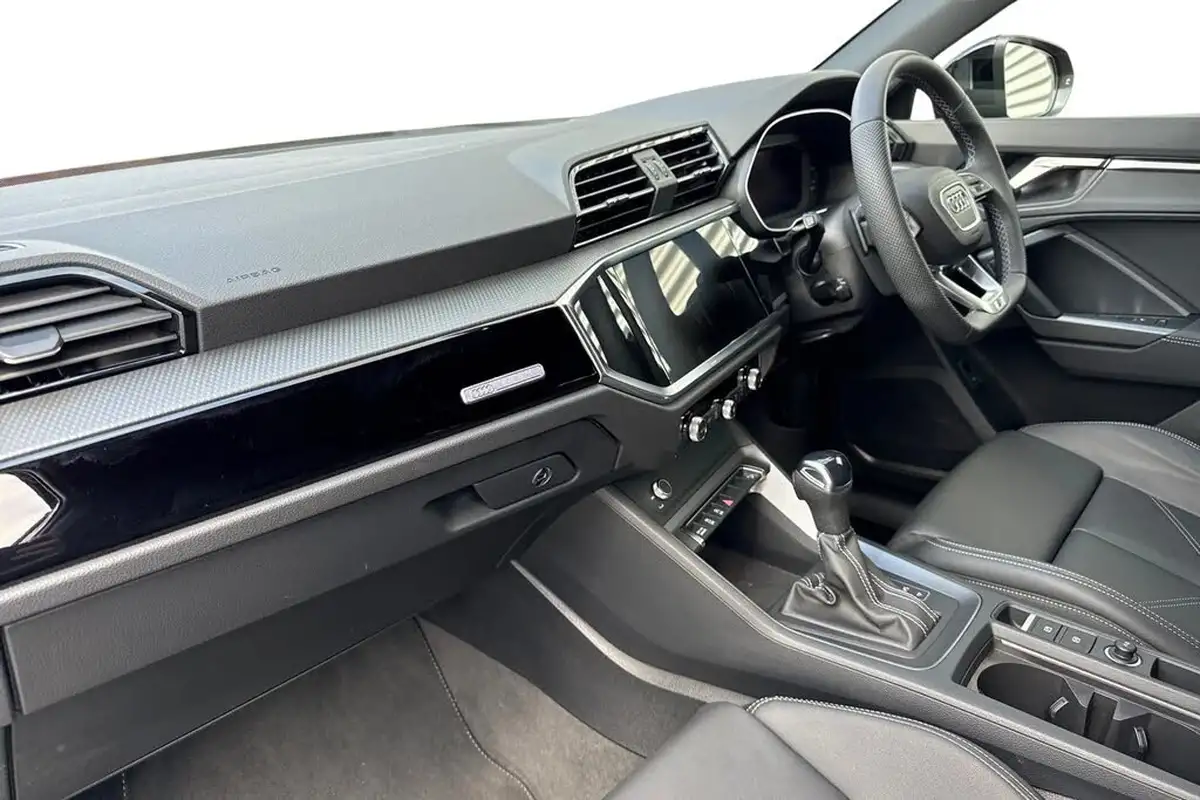 2024-audi-q3-15-35-tfsi-black-edition-sportback-s-tronic-big-8