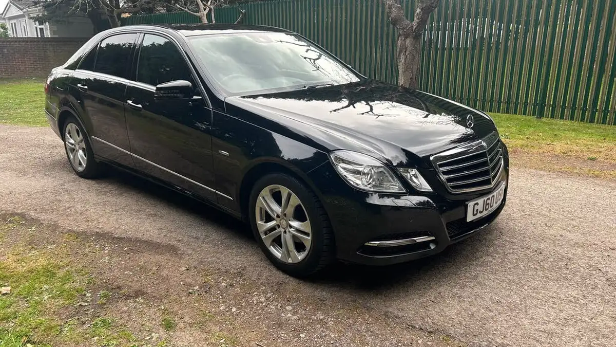 2010-mercedes-benz-e-class-21td-e220-cdi-avantgarde-21cdi-blue-f-saloon-4d-2143cc-big-0