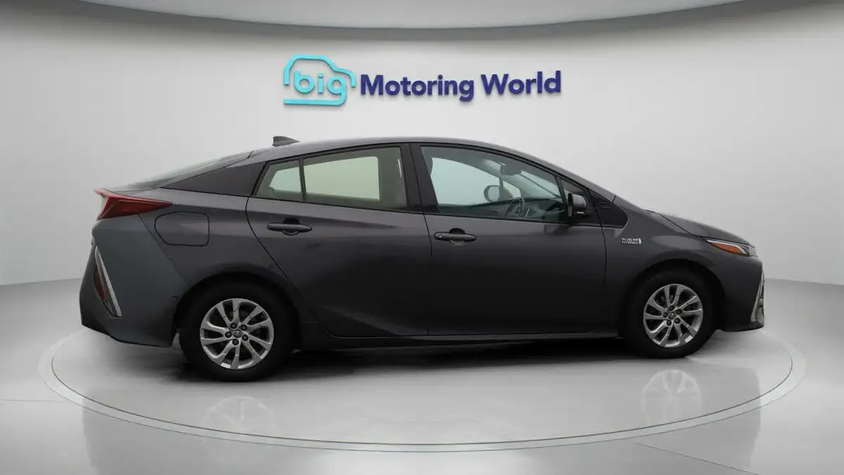 2017-toyota-prius-18-vvt-i-excel-plug-in-big-7