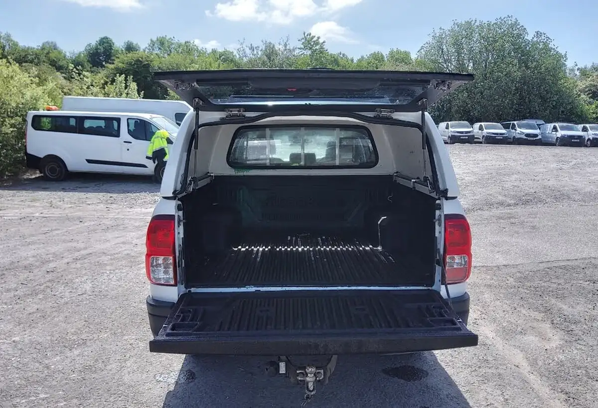 2021-toyota-hi-lux-24d-4d-active-150hpeu6d-double-pick-up-big-21