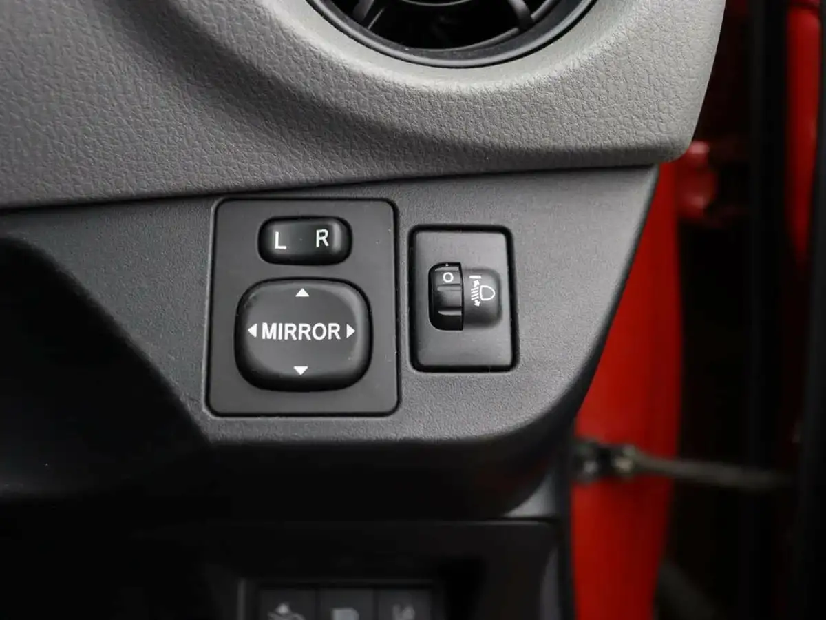 2019-toyota-yaris-15-vvt-i-active-big-30