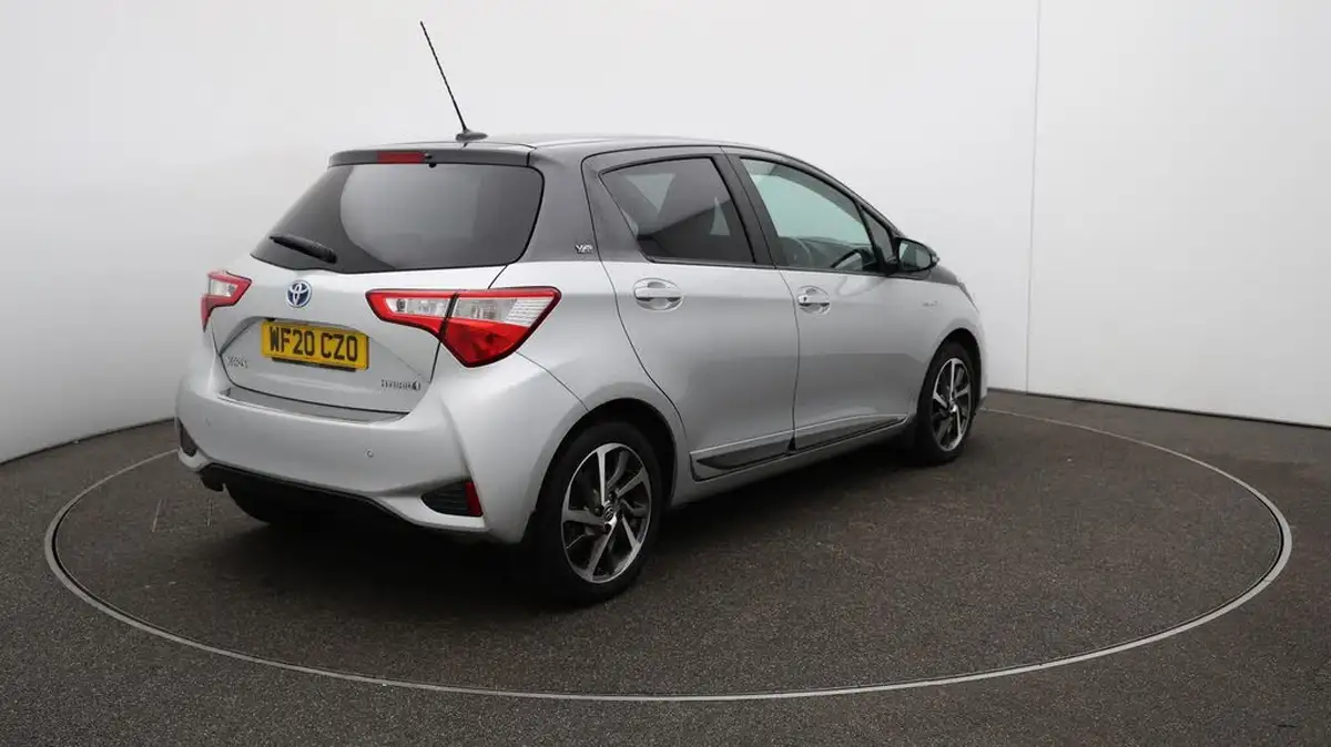 2020-toyota-yaris-15-vvt-i-y20-98bhp-hybrid-1497cc-e-cvt-big-46
