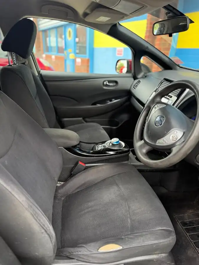 2014-nissan-leaf-e-acenta-big-31