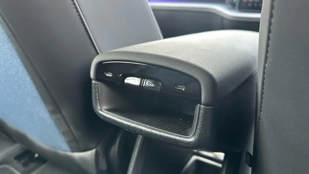 2024-volvo-ex30-e-single-motor-plus-extended-range-big-24