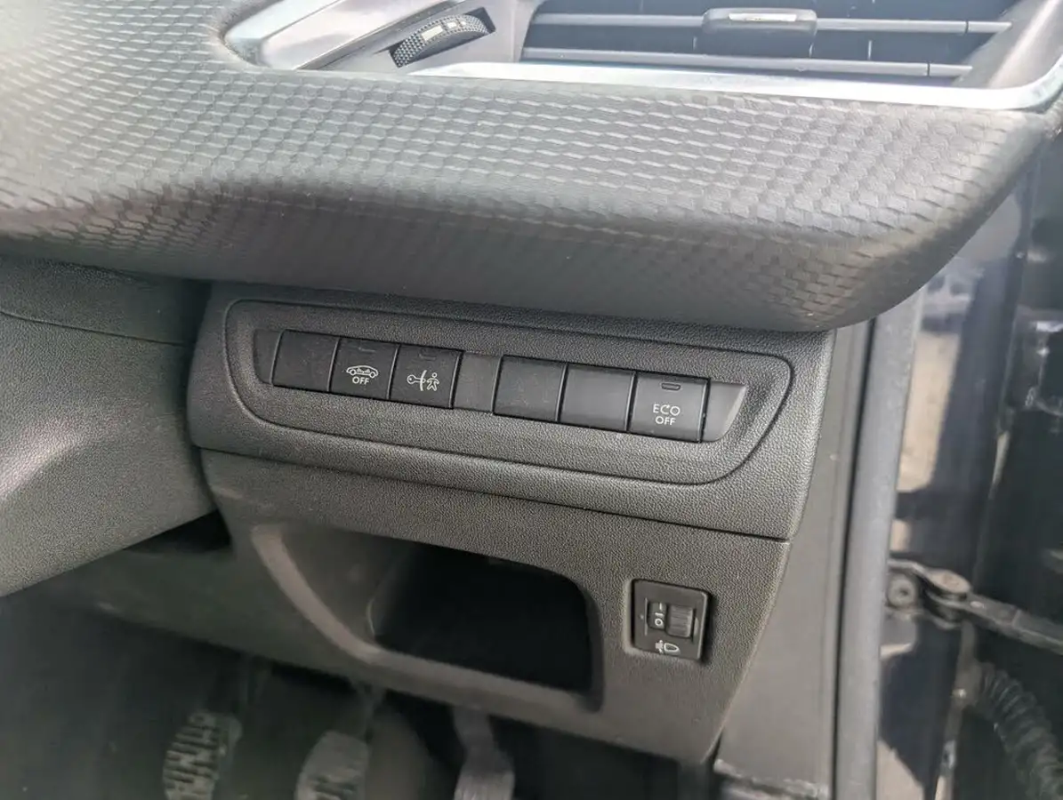 2019-peugeot-208-15-bluehdi-active-big-9