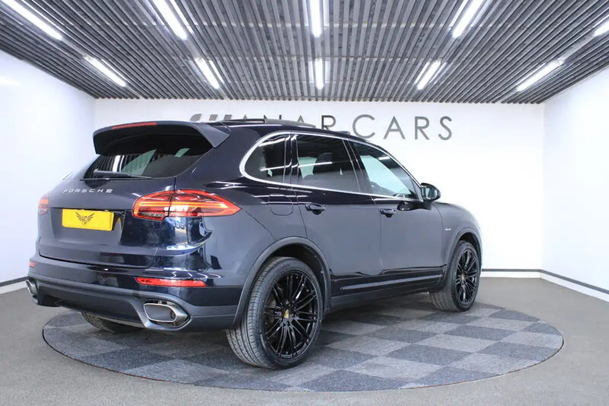 2016-porsche-cayenne-30td-big-28