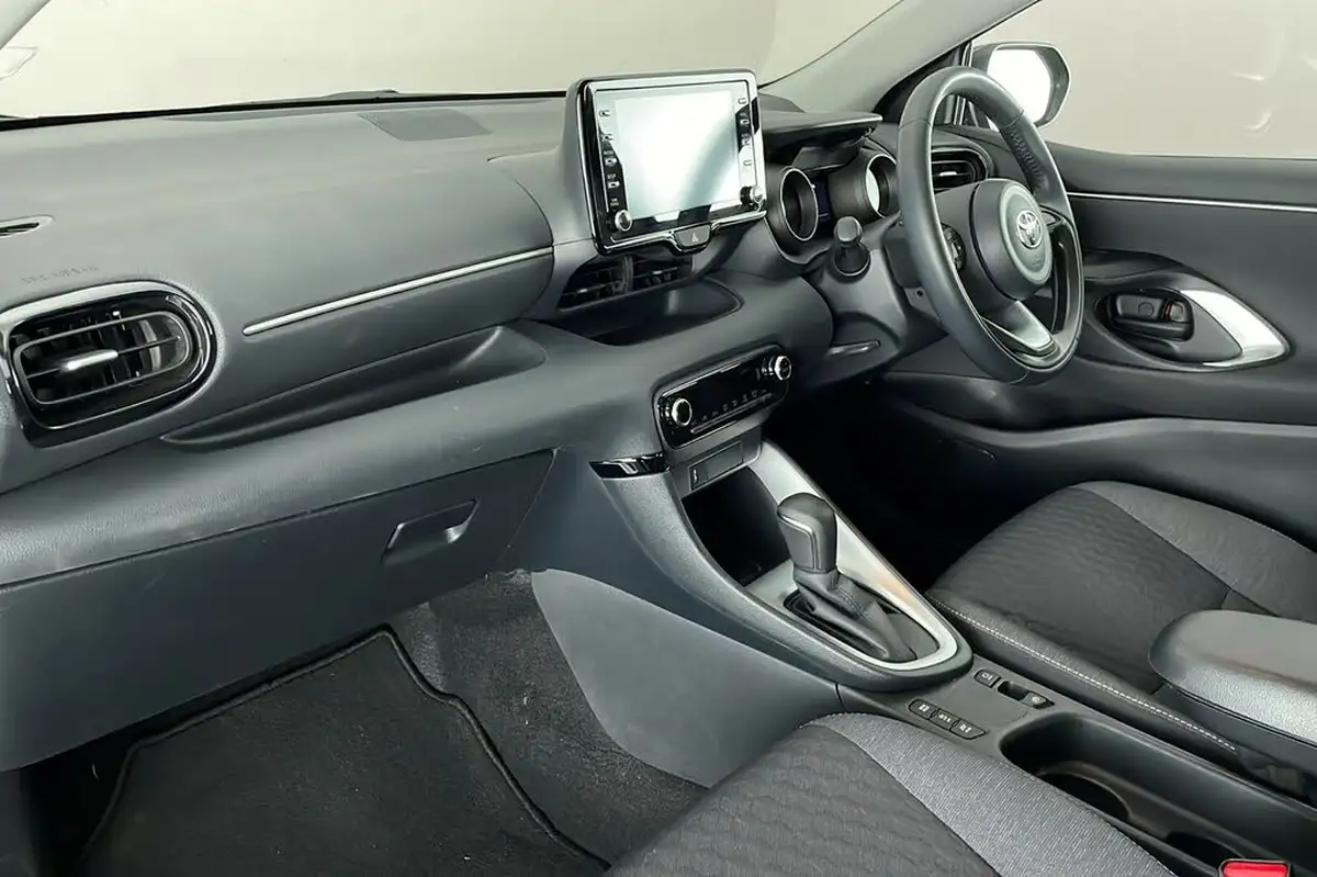 2023-toyota-yaris-15-vvt-i-design-big-9