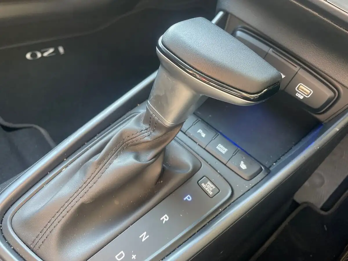 2025-hyundai-i20-10-t-gdi-premium-dct-big-18