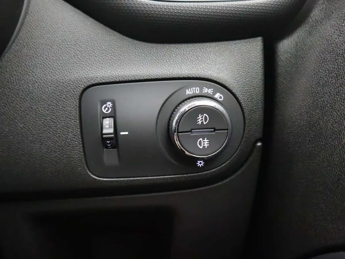 2021-vauxhall-crossland-12-elite-130ps-auto-big-34