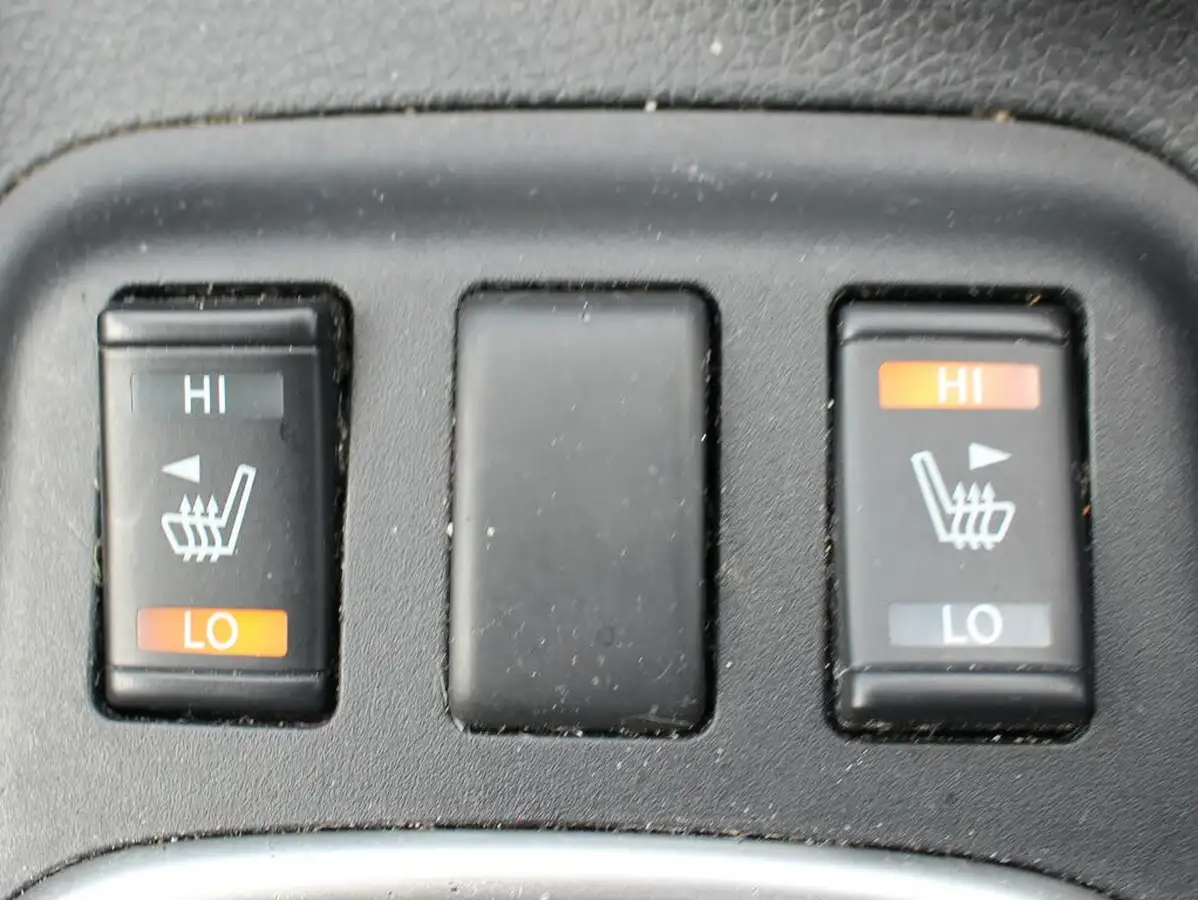 2021-nissan-navara-23dci-tt-tekna-8-navileather-auto-big-15