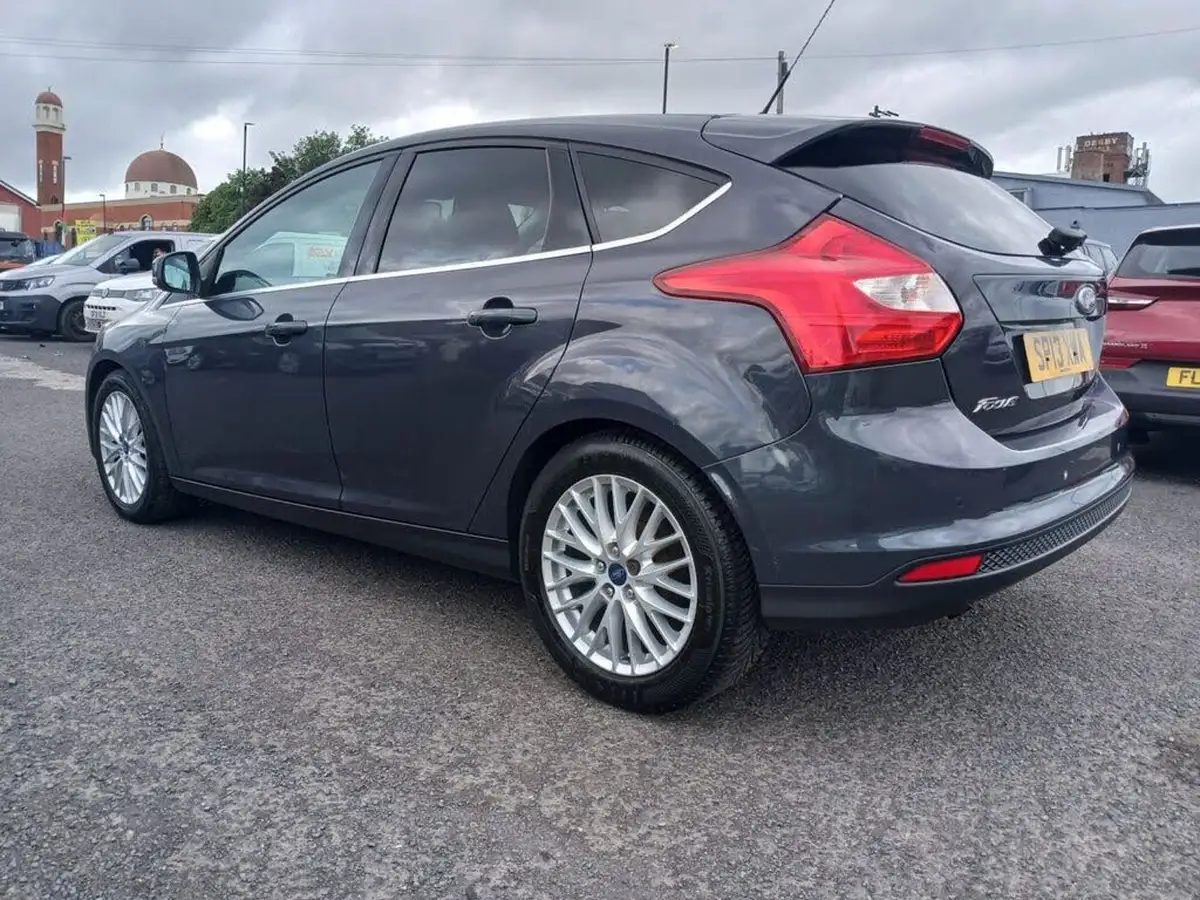 2013-ford-focus-10-zetec-100ps-hatchback-big-14