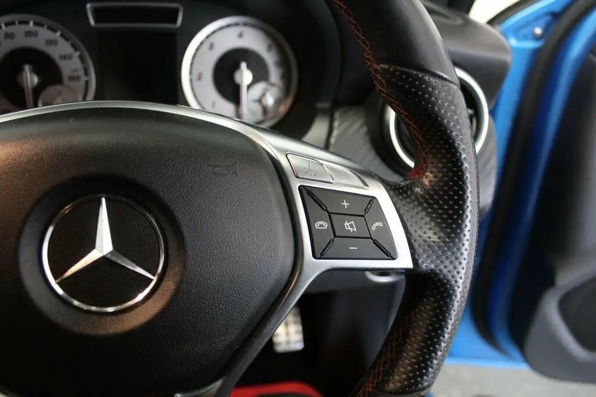 2013-mercedes-benz-a-class-15-cdi-a180-amg-sport-109ps-blueefficiency-big-50
