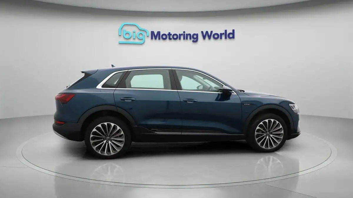 2019-audi-e-tron-55e-big-8