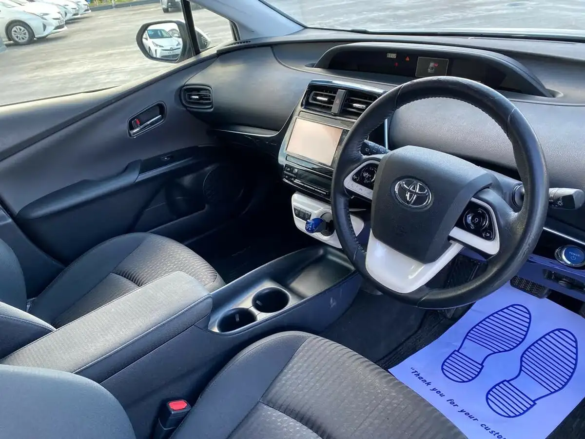 2017-toyota-prius-hybrid-big-23